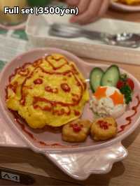 👑 Visiting a Maid Cafe in Japan 🇯🇵