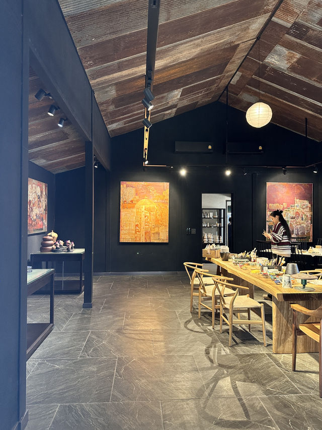 พาไปเสพงานอาร์ต งานศิลป์ ชิมกาแฟ ที่ลำปาง