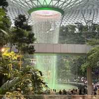 Singapore Unveiled: A Journey Through Modern Wonders & Hidden Gems