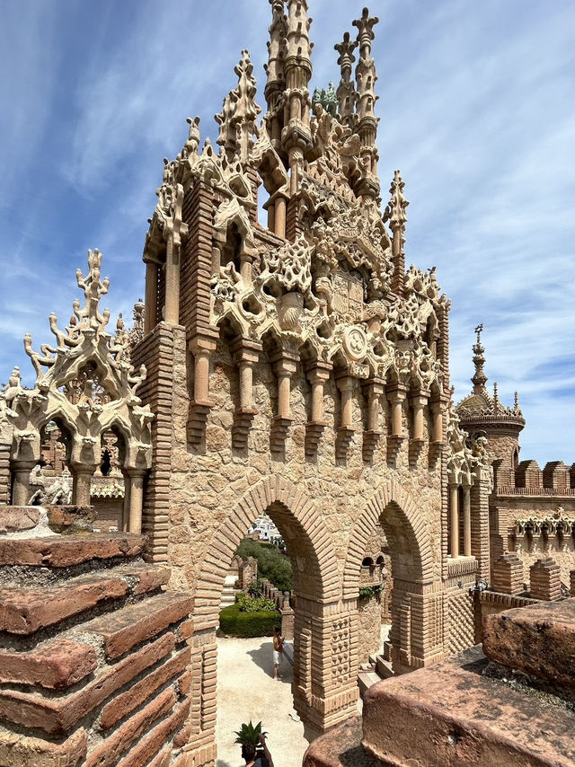 An amazing castle with the ocean view 