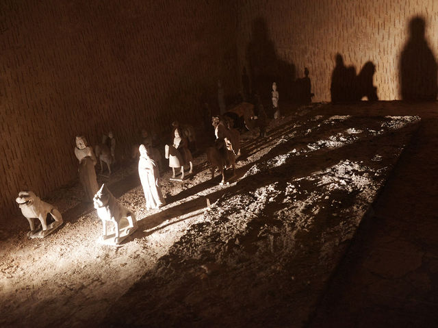 🕍 **【洛陽古墓博物館：地下世界的歷史長廊】** ⚰️  