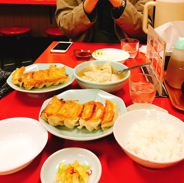 不動の人気Ｎｏ．1！！わざわざ行ってでも定期的に食べたくなる絶品餃子のお店「宇都宮みんみん」🥟