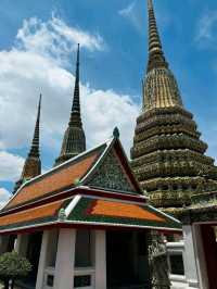 Awesome & Beautiful Reclining Buddha at Wat Pho! 🇹🇭