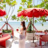 ✨ร้านอาหารสีแดงโดดเด่น บรรยากาศดี ติดทะเล