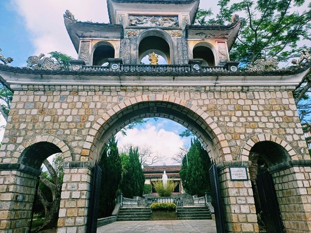 越南大叻市中心著名寺廟景點：觀音廟Hidden Buddhist temple，祈福非常靈驗，適合打卡拍照📸冥想