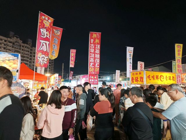 雲林縣斗六市的觀光夜市，是美食與樂趣的完美匯聚地。