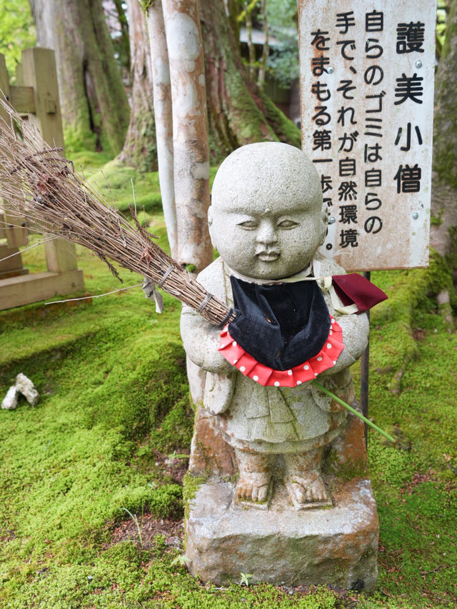 【石川×那谷寺】緑の苔に覆われた境内  羽織、番傘レンタルが無料
