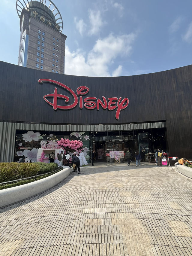 แฟนดิสนีย์ไม่ควรพลาด!  Disney Store สาขา Lujiazui