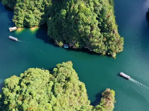 잔잔한 인공 호수, 보봉호