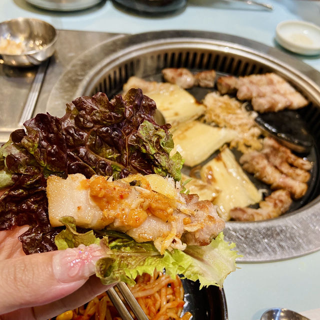 釜山人氣韓式燒肉店｜肉質新鮮＋桌邊服務