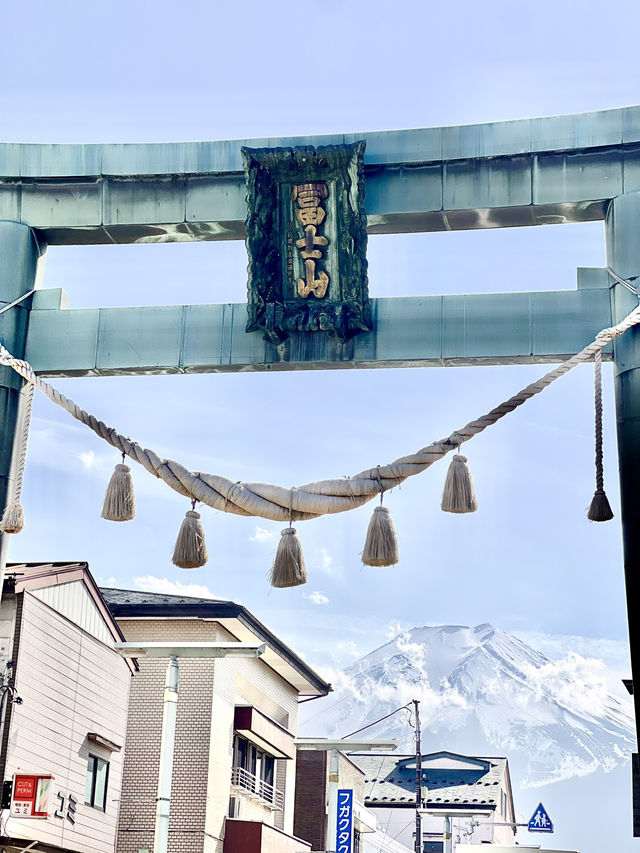 富士吉田本町商店街散步，金鳥居與富士山的完美合影