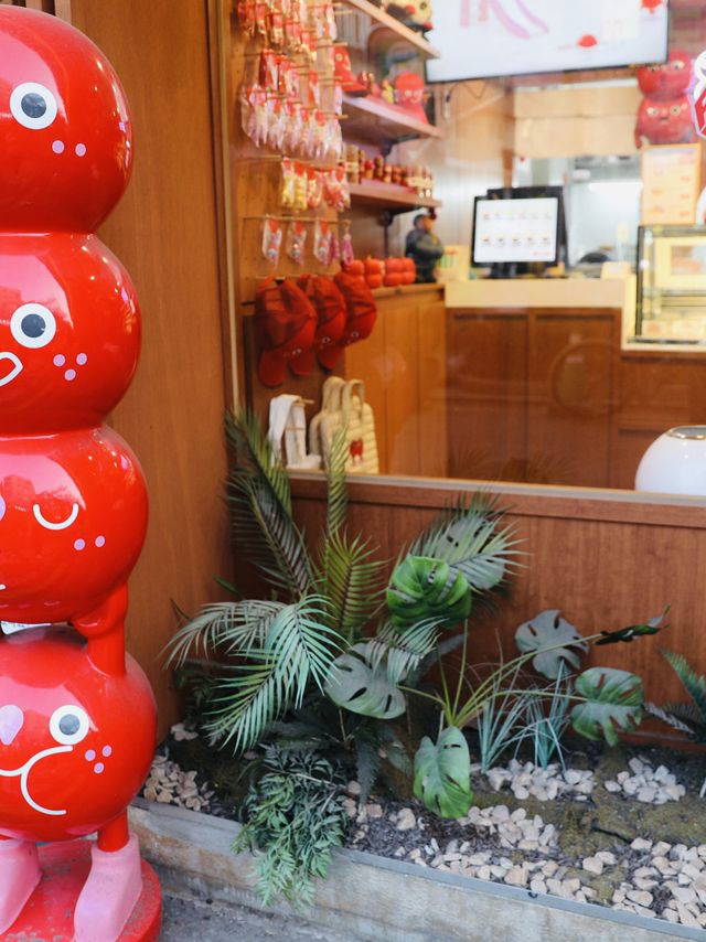 釜山沒搶到？弘大延南洞也開啦！全韓唯一山楂糖葫蘆店，3大亮點讓人一秒魂穿童年