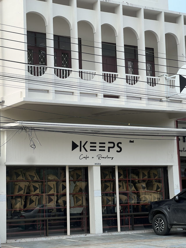  รีวิว KEEPS Café x Roastery – ลำปาง