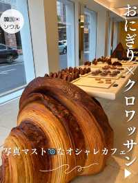 【ソウル🇰🇷新沙】おにぎり×クロワッサン！？カフェ🥐