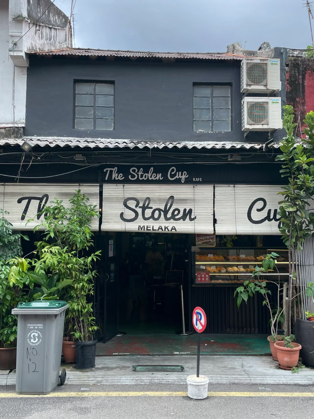 The Stolen Cup – A Vintage Café Gem on Jonker Street
