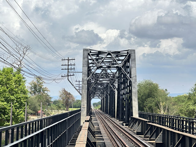 เที่ยวลำปาง ชมวิวสวนและรถไฟที่สวนรถไฟสะพานดำ