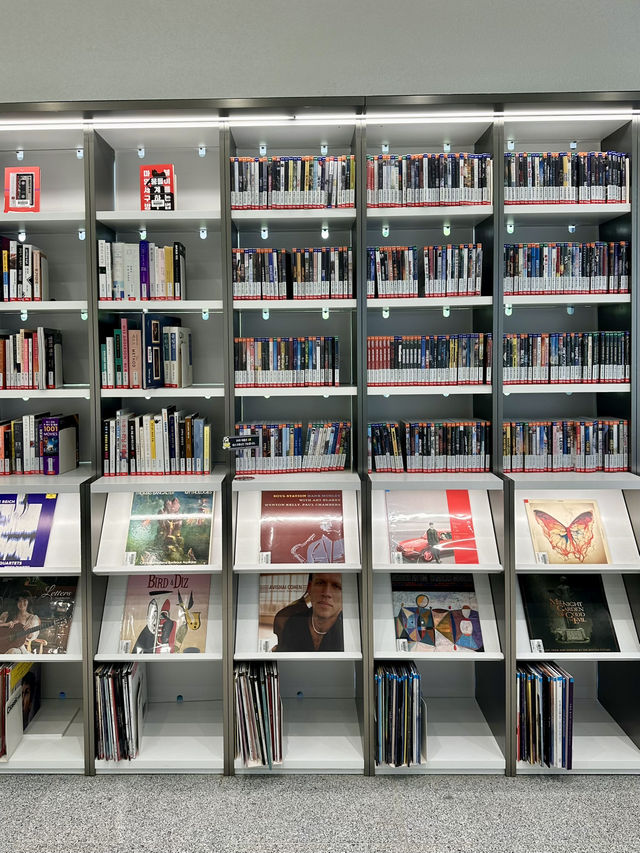 평온히 독서와 엘피음악을 감상할 수 있는 📖 강남구 로컬체험 여행가이드