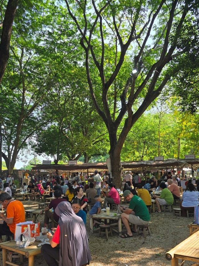 กาดนั่งก่อม@หนองกระทิง ตลาดเช้าสุดชิลล์ ในลำปาง