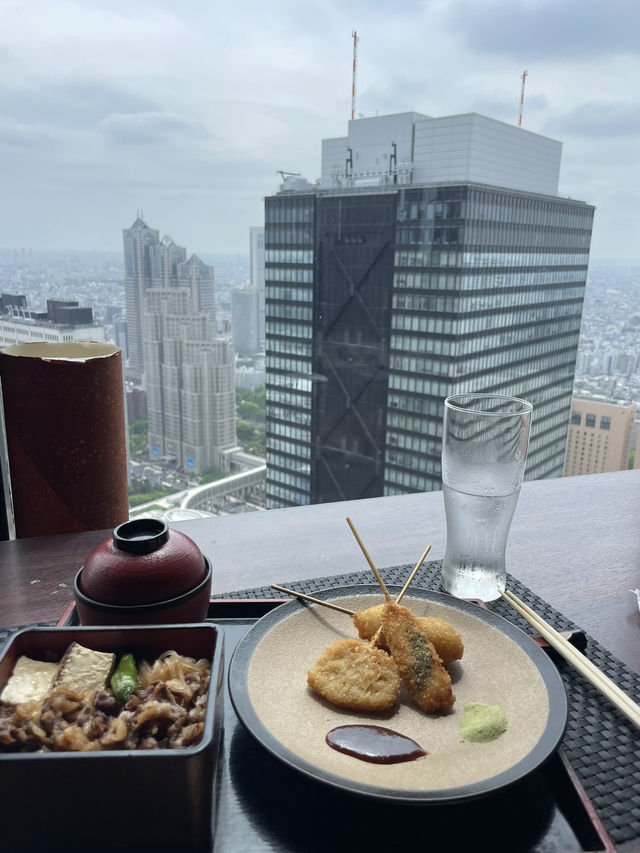 西新宿50樓的雲端午餐🍱視覺味覺與心靈的三重享受