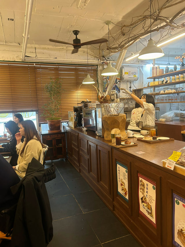 🥐 건강한 빵과 감성 가득한 공간, 입허전 문래🤍