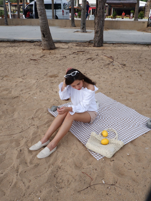 พานั่งปิคนิคริมชายหาดวอนนภา จ.ชลบุรี 🏖️
