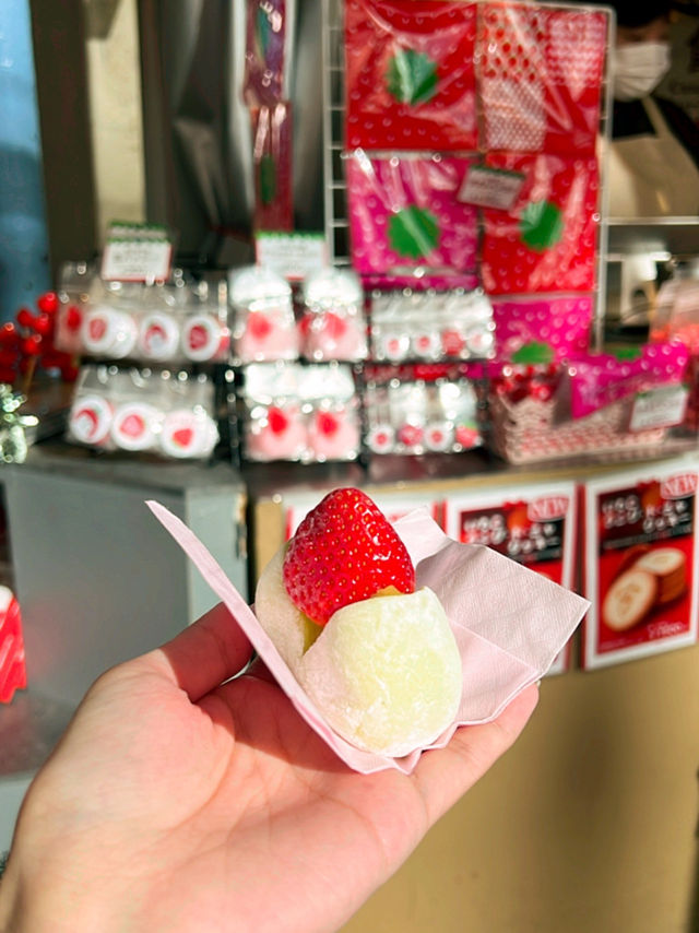 My Flavor-Packed Stroll Through Tsukiji Outer Market🍓