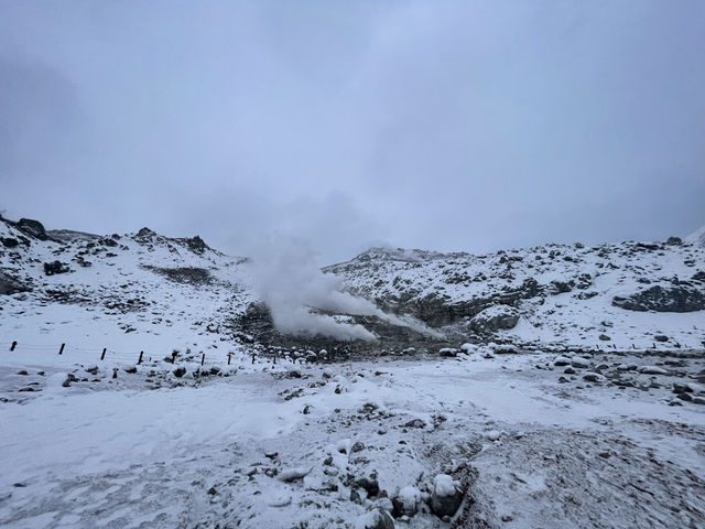 【アトサヌプリ｜北海道・硫黄山（川湯温泉エリア）】  “地球の鼓動”を感じる、大地むき出しの活火山