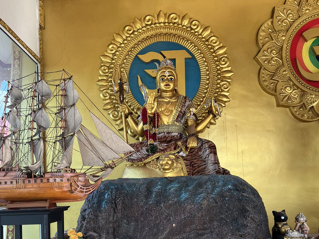 วิหารศรีสิทธิมุรธาวารี เกาะลอย