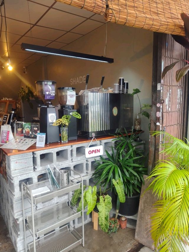 คาเฟ่บรรยากาศดีติดถนนสุขุมวิท อำเภอศรีราชา