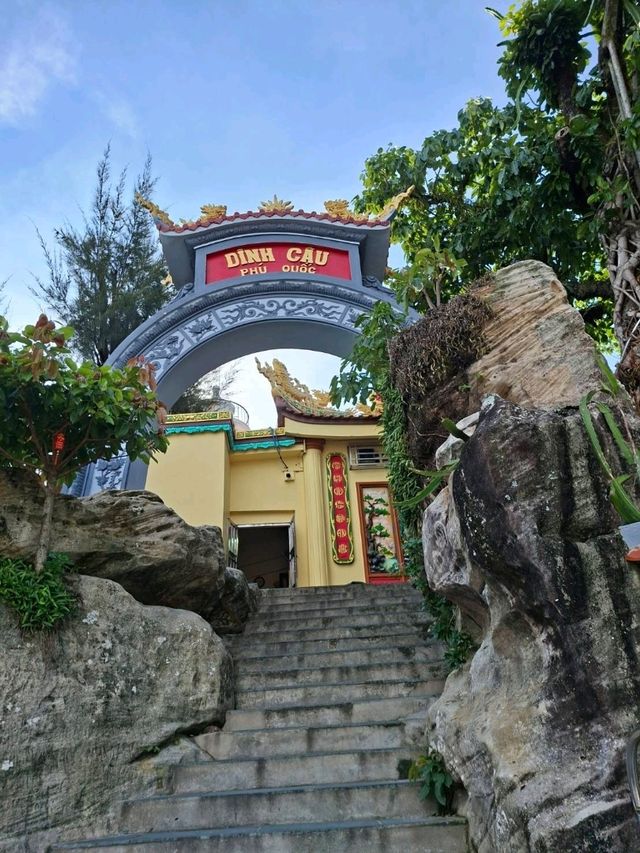 Dinh Cau Temple วัดริมทะเล🌊