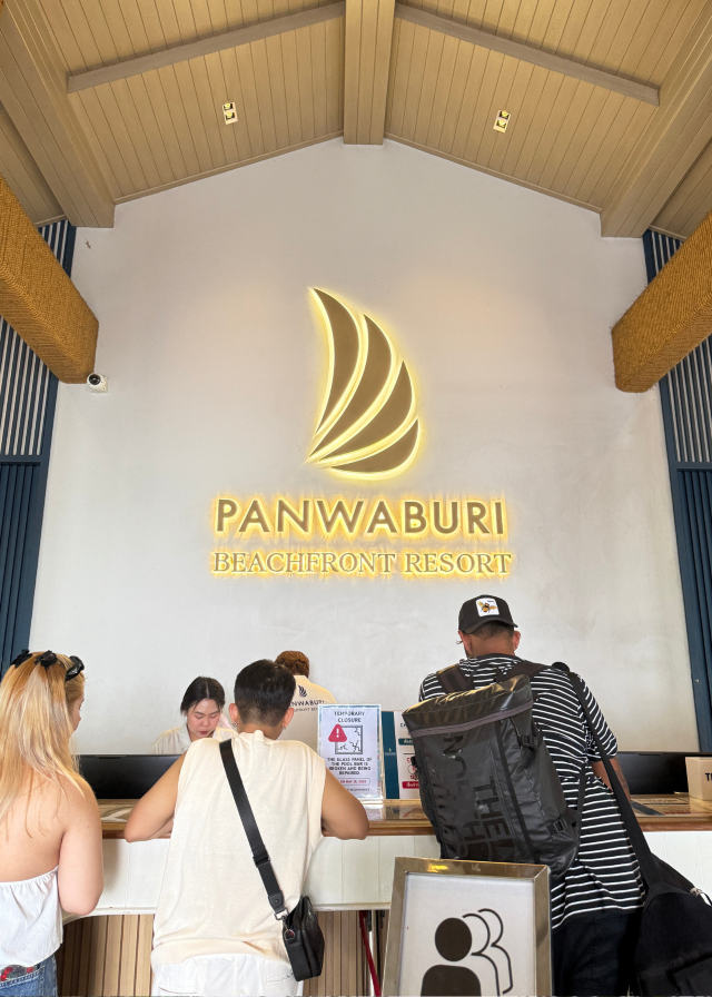 ที่พักภูเก็ต พันวาบุรี บีชฟรอนท์ รีสอร์ท