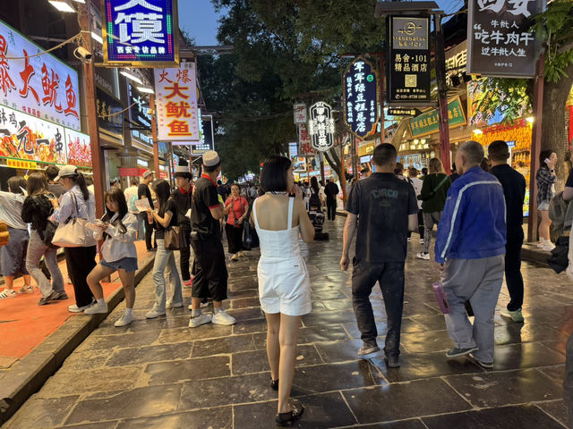 จุดชมวิวกำแพงเมืองและถนนมุสซีอานยามค่ำคืน