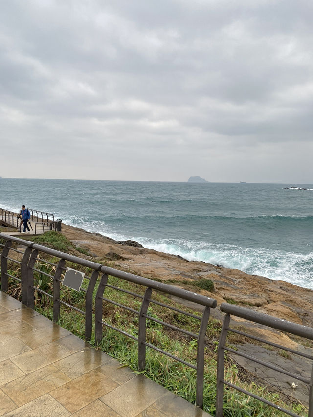 🌊 A Journey to Yehliu Geopark: Taiwan’s Natural Masterpiece Carved by Wind and Sea