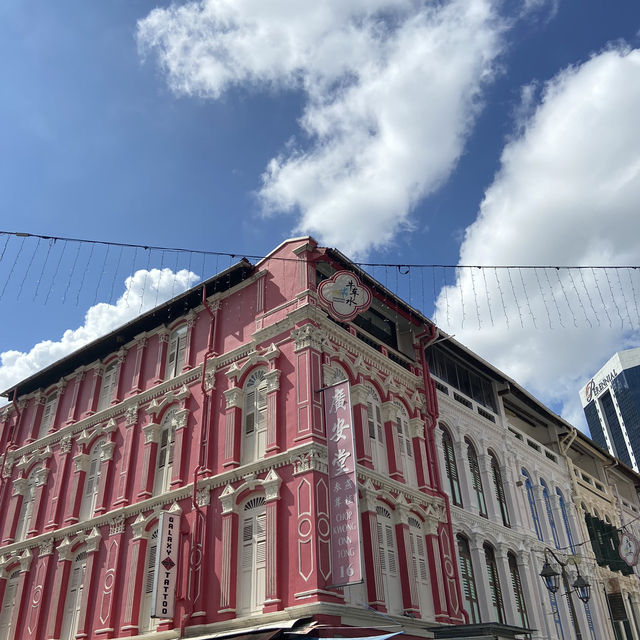 Vibrant Streets of Heritage: Exploring Chinatown Singapore