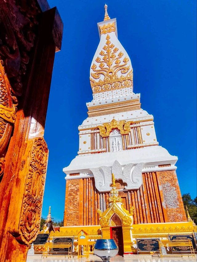 พระธาตุพนม – สถานที่ศักดิ์สิทธิ์คู่แผ่นดินอีสาน