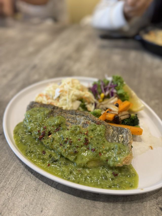 AnMour Café – Eco Botanic: Western Comfort Food in a Cozy Setting