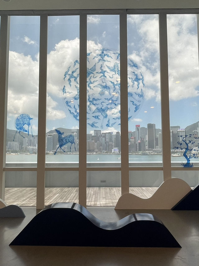 Museum of Art & scenic views of Hong Kong skyline