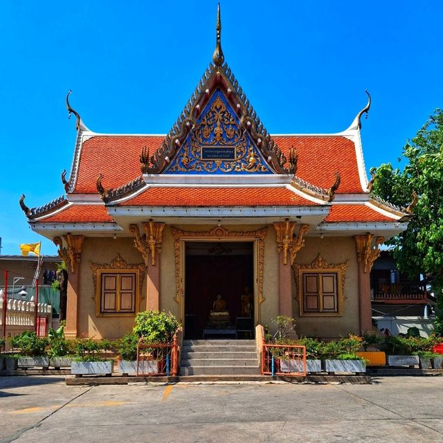 ไหว้พระและสักการะหลวงพ่อนรงค์แห่งวัดมะเกลือ
