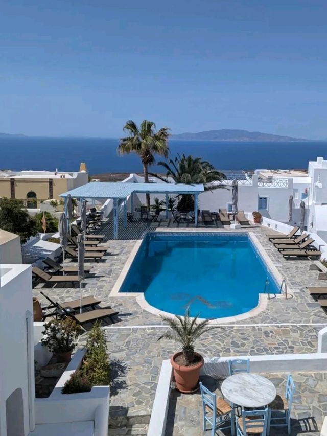 🌟 Europe :Budget Bliss in Blue & White: Santorini on a Budget 🇬🇷💙