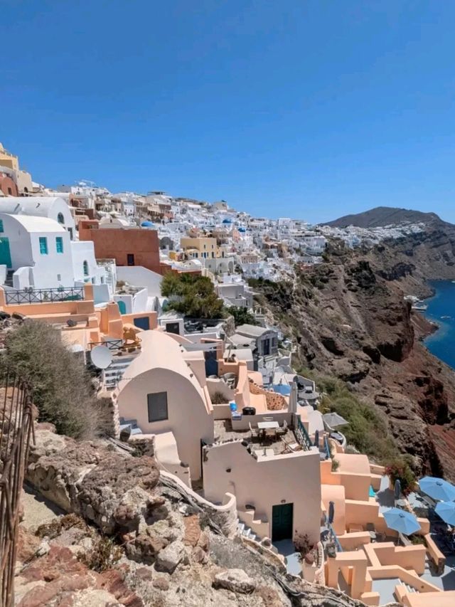 🌟 Europe :Budget Bliss in Blue & White: Santorini on a Budget 🇬🇷💙