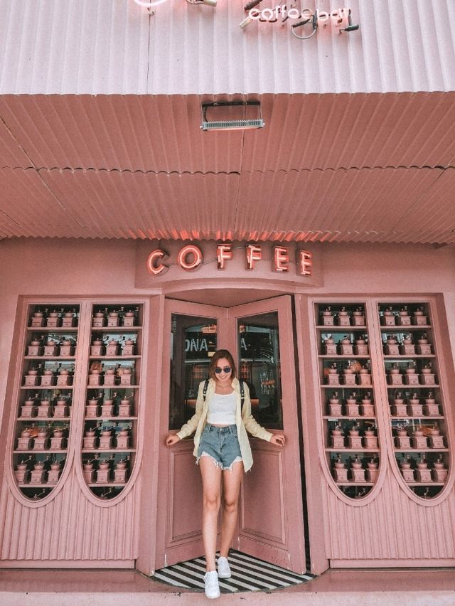 Retro Sips & Pink Vibes at Cassette Coffee Bar 💖☕️