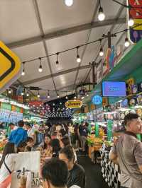曼谷｜走出百貨就能開吃！Central World門口街頭夜市美食太讚了