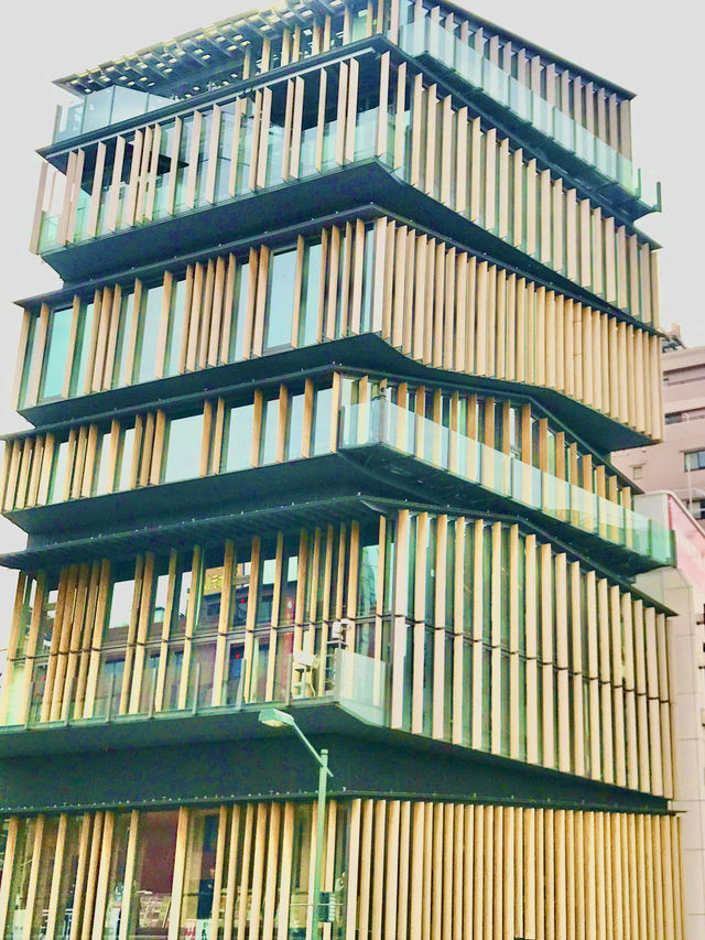 【東京　浅草寺と伝法院庭園、にぎわう寺町を歩く】