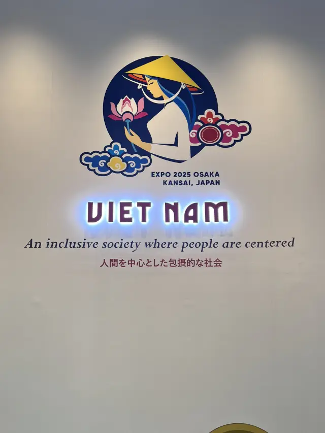 Travel back in time to Hanoi's Old Quarter in a second! Vietnam Pavilion's Water Puppet Show + Traditional Costume Photo Spots