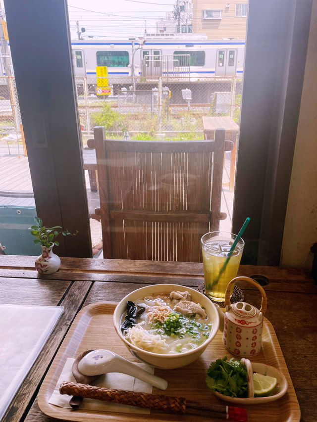 【神奈川県/鎌倉　目の前は線路🛤️電車を眺めながら東南アジア料理が食べられるお店🍽️】