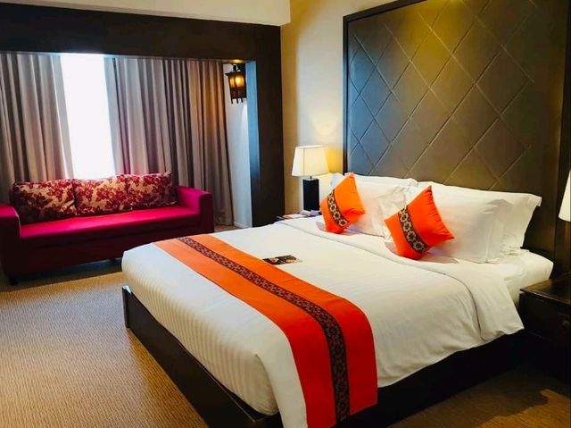 チェンマイの中心で快適ステイ – Mövenpick Suriwongse Hotel