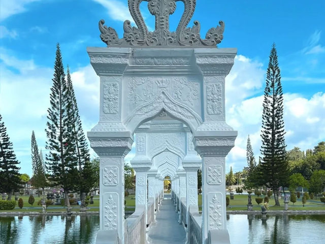 Taman Ujung: Bali's Northern Secret Garden by the Sea! 🌸🌊