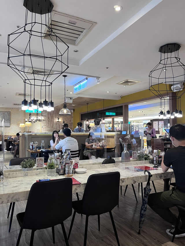 ［台北食記］Second Floor 貳樓微風台北車站店-來吃吃看貳樓最近為什麼那麼夯🍝