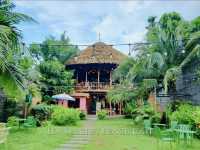 Top Seacret Beach Cafe เป็นคาเฟ่ริมทะเลสไตล์บาหลี