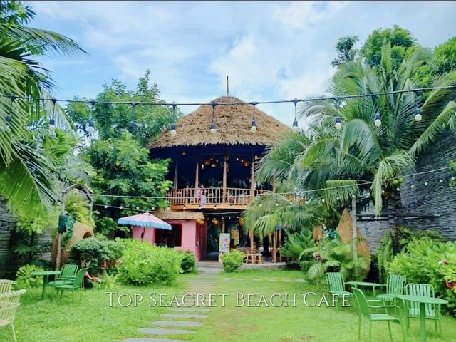 Top Seacret Beach Cafe เป็นคาเฟ่ริมทะเลสไตล์บาหลี